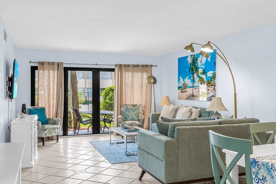 Building Photo - 39 Tulip Ave