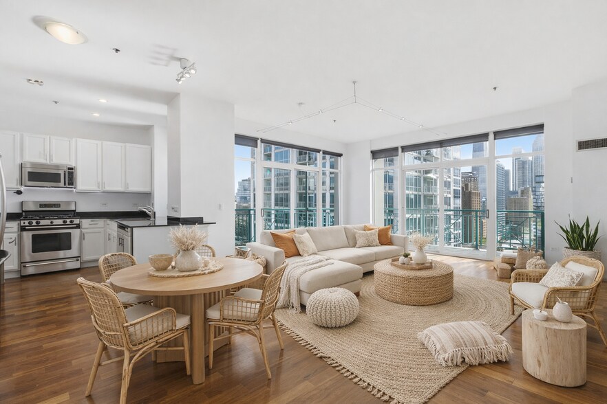 Building Photo - 340 W Superior St