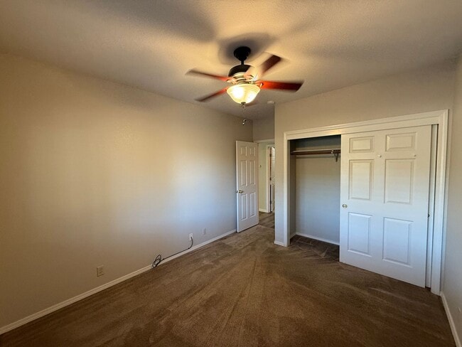 Building Photo - 4-bedroom plus a loft on a court in Escalon!