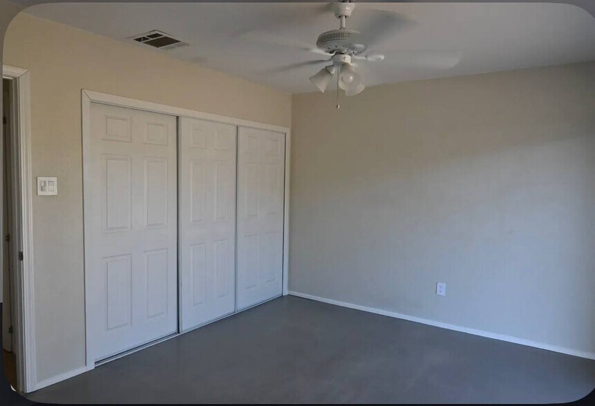 Building Photo - 74355 Cottonwood Dr