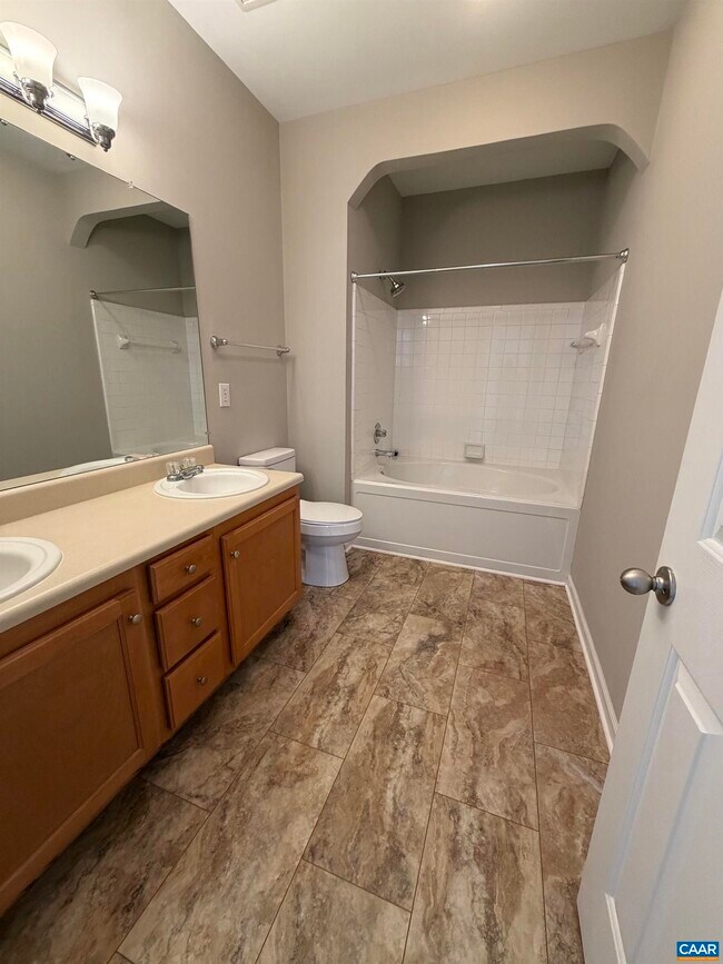 Building Photo - 270 Riverbend Dr