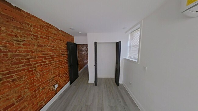 Building Photo - 3510 N Mascher St