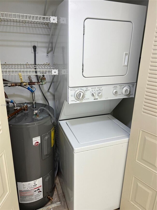 Building Photo - 1200 SW 125th Ave