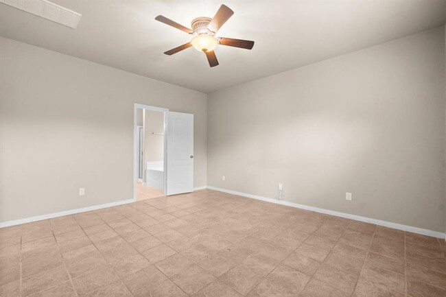 Building Photo - 2827 Lockeridge Oaks Dr