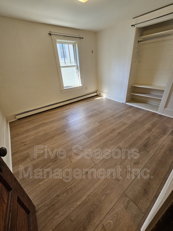 Building Photo - 465-467 Colchester Avenue - 2