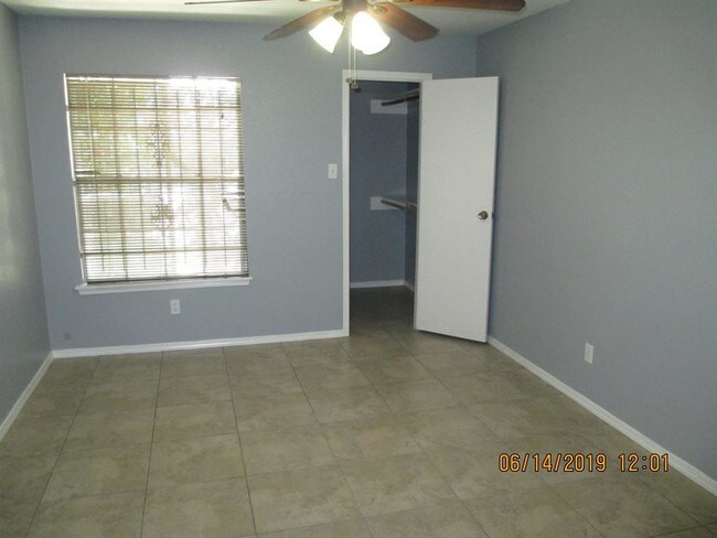 Building Photo - 7400 Bellerive Dr