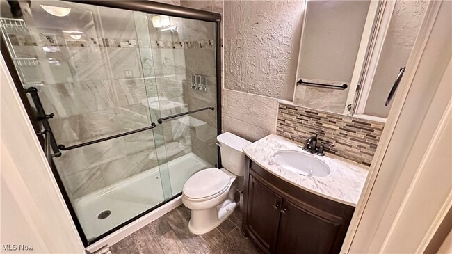 Building Photo - 6000 Nob Hill Dr