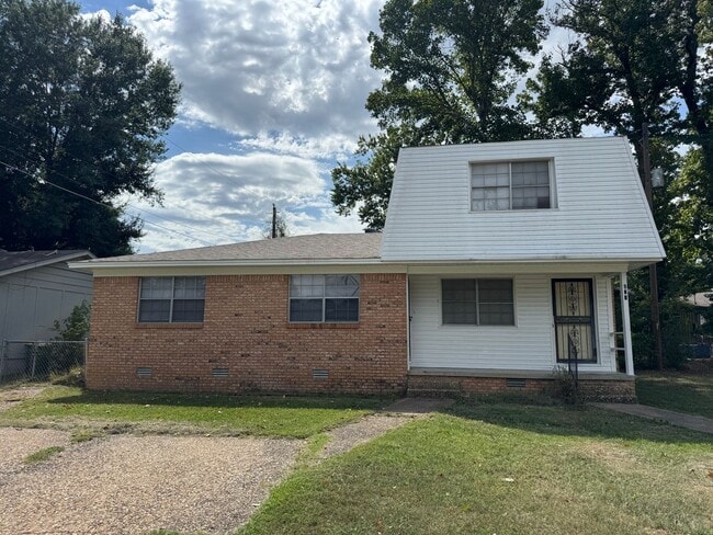Building Photo - 619-621 Newcastle Drive