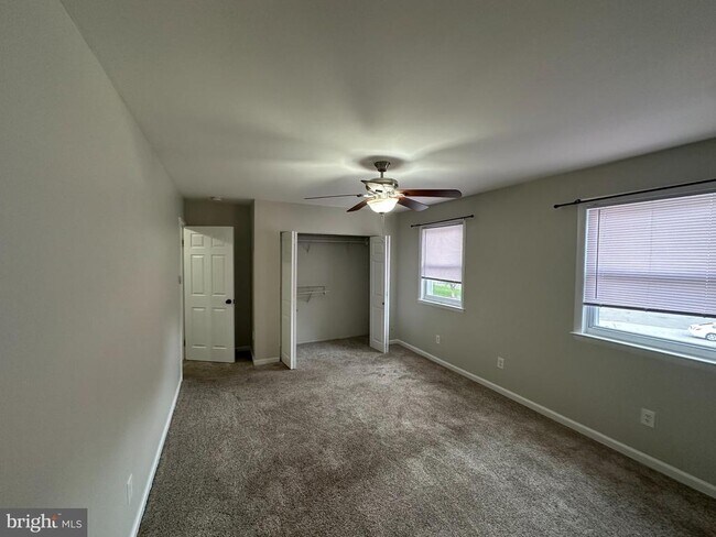 Building Photo - 21 Park Valley Ln