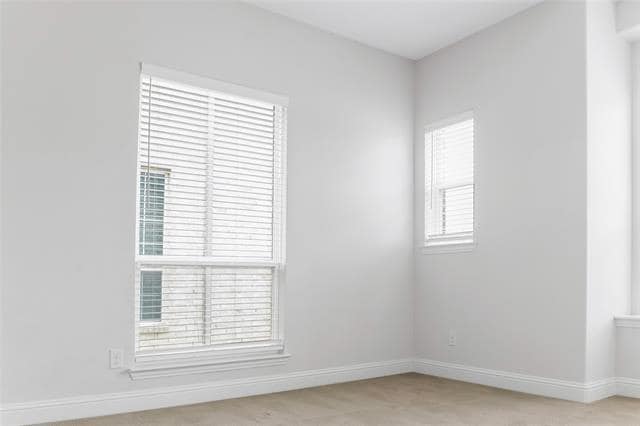 Building Photo - 12569 Royal Oaks Ln