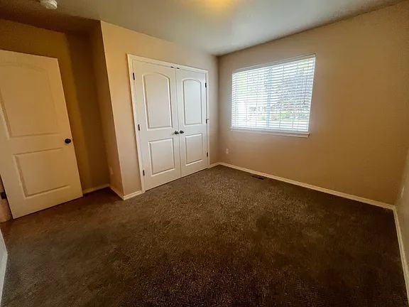 Building Photo - "Charming 3-Bedroom Oasis with Cozy Fireplace in Veneta – 1268 Sq Ft of Comfort!"