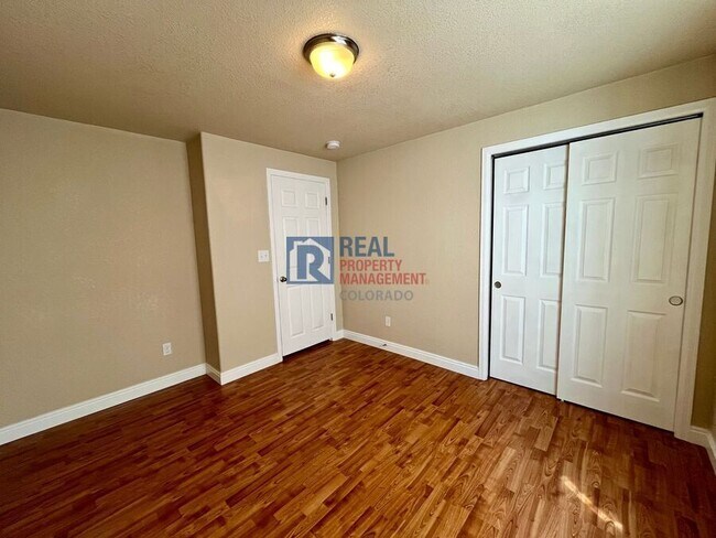 Building Photo - 10276 Deer Meadow Cir