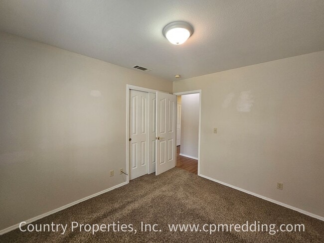 Building Photo - Light & Bright 3-Bedroom House in Ravenwood Subdivision Available Now!