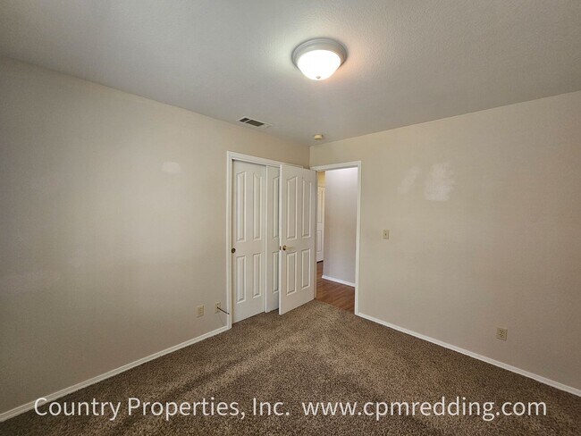 Building Photo - Light & Bright 3-Bedroom House in Ravenwood Subdivision Coming Available Early May!