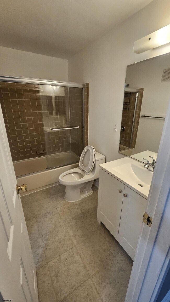 Building Photo - 184 Heather Croft