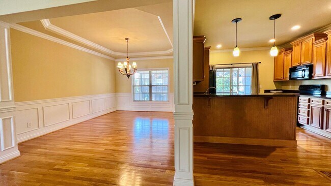 Building Photo - 3305 Beaumont Centre Cir