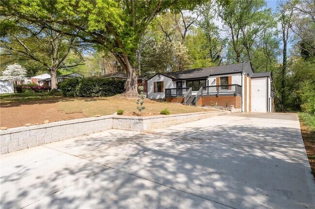 Building Photo - 1194 Clearview Dr NE