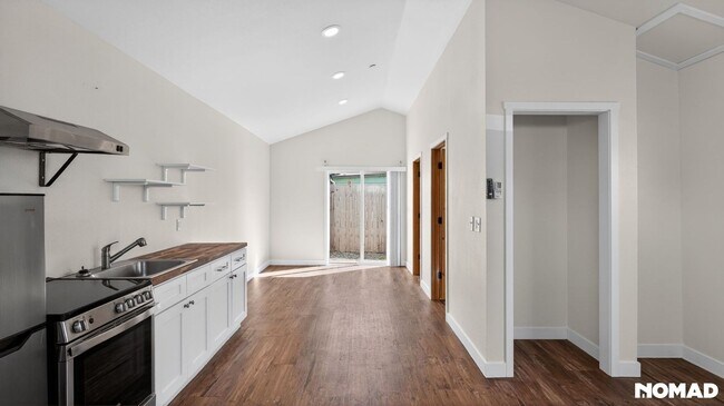 Building Photo - 1155 18th St NE