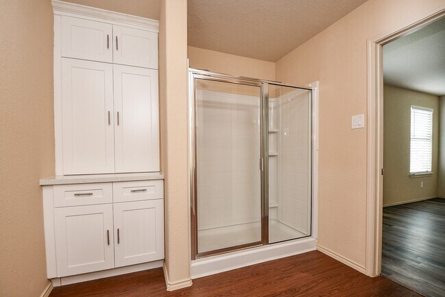 Building Photo - 2015 Treasure Mountain Dr