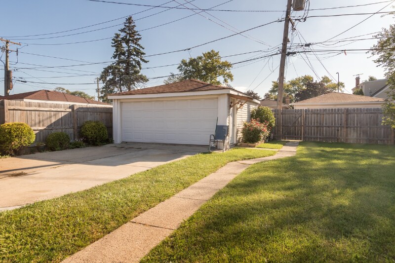 Building Photo - 3233 S 60th Ct