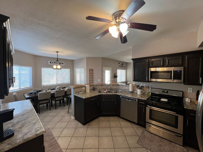 Building Photo - Charming 3-Bed, 2.5-Bath Home with Cozy Fi...