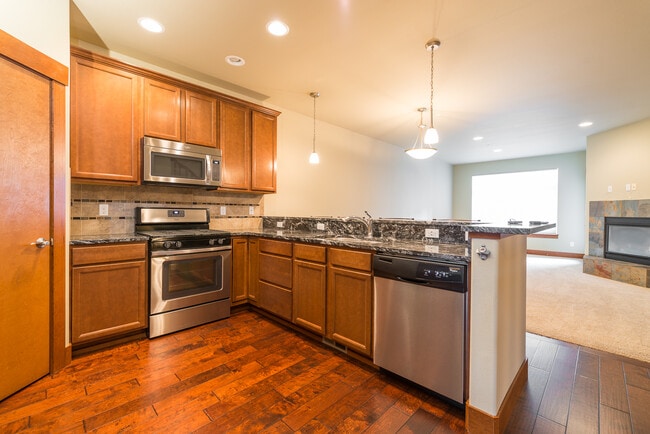 Building Photo - Renton 3 bed Townhouse for Rent
