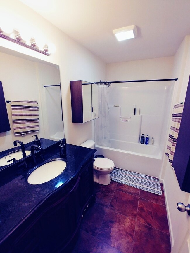 Building Photo - 7th and Roosevelt - Available August 2026