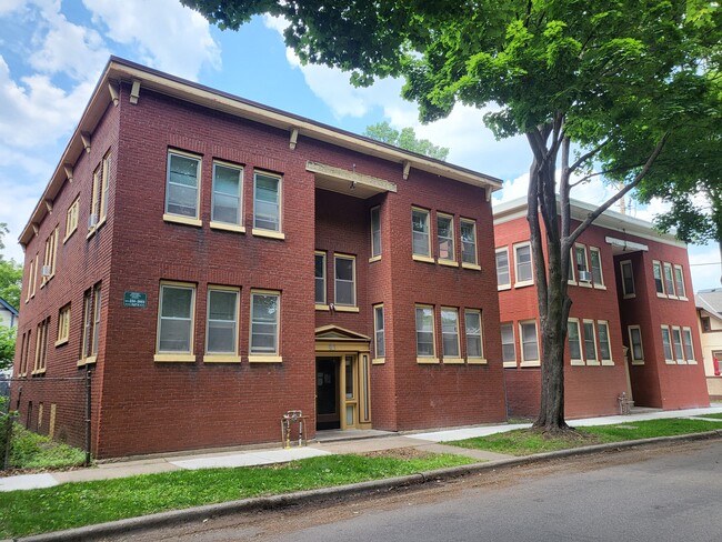 Building Photo - 93 N Milton St N