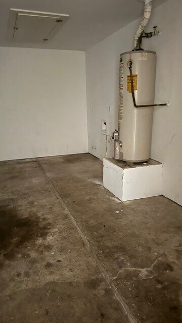 Building Photo - 451 Oakdale Dr