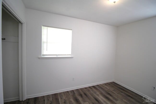 Building Photo - 404 Ladybird Ln