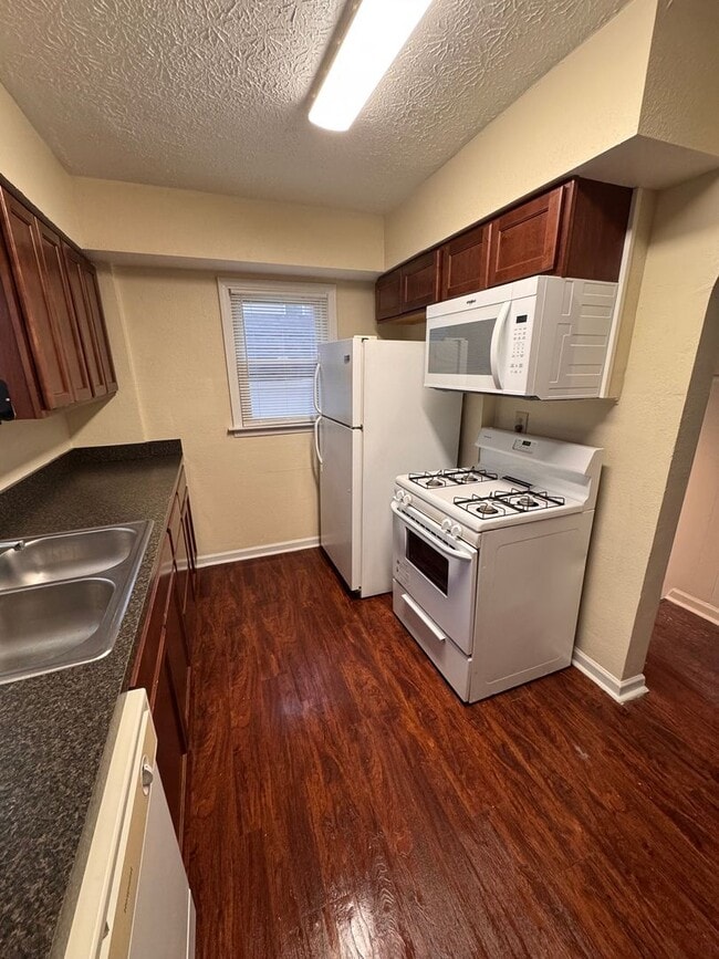 Building Photo - 631 Churchill Rd