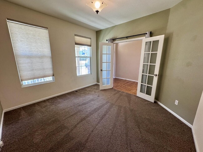 Building Photo - 7031 S Oak Hill Cir