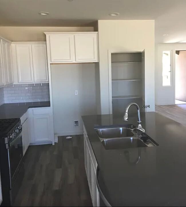 Building Photo - 15032 Rye Field Dr