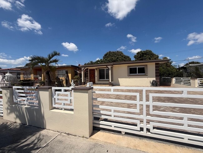 Building Photo - 281 W 17th St