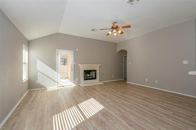 Building Photo - 249 Ashwood N