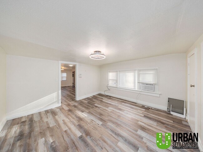 Building Photo - 370 E 8th Ave