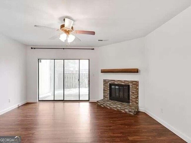 Building Photo - 2032 Powers Ferry Trce SE