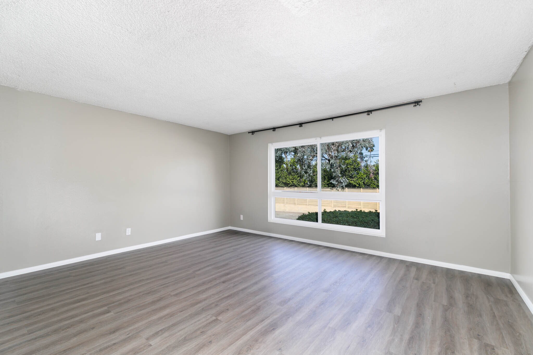 Building Photo - 5585 E Pacific Coast Hwy