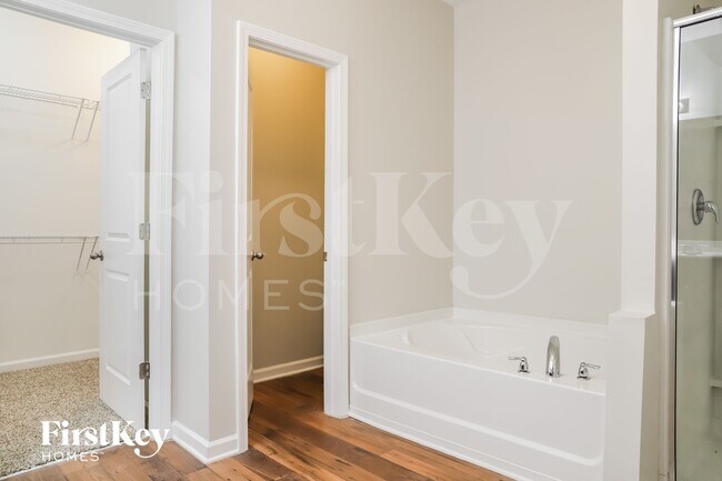 Building Photo - 216 Aberdeen Way