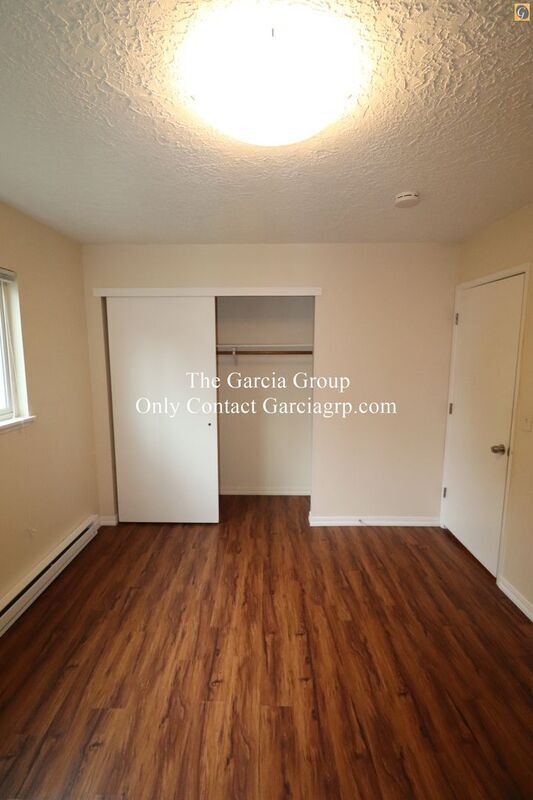 Building Photo - 22923 SW Pine St