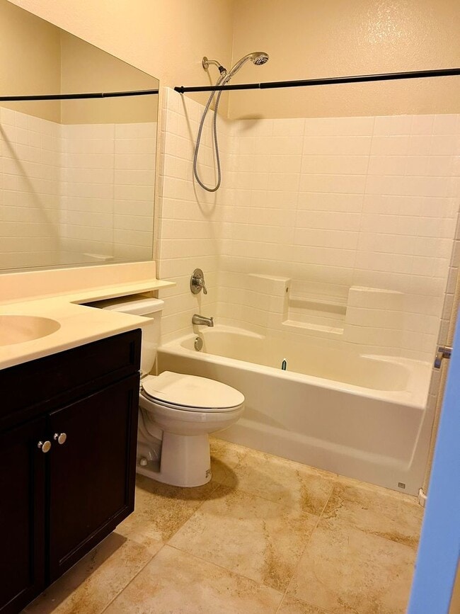 Building Photo - Beautiful TownHouse available in Brawley