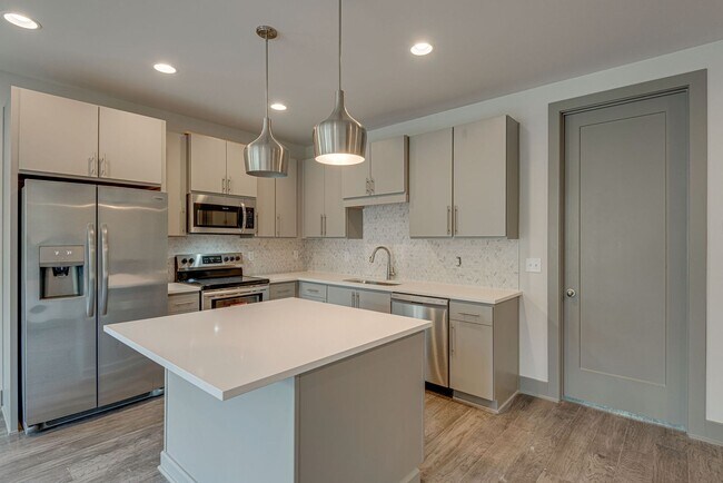 Building Photo - West Nashville Townhome