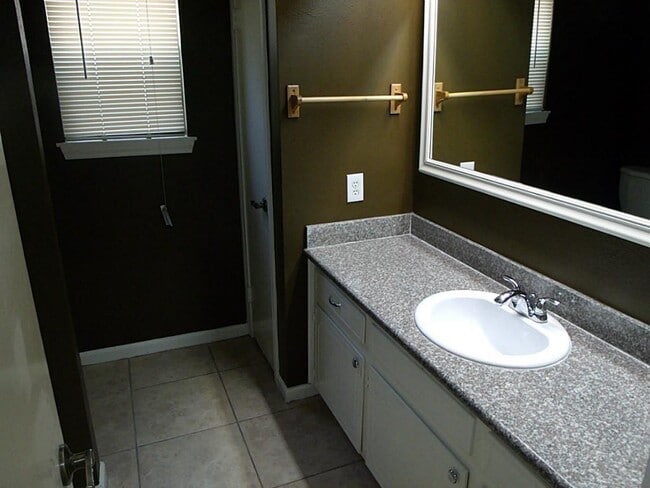 Building Photo - 3515 Hidden Pines Dr