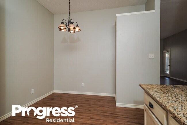 Building Photo - 4130 Briar Hill Dr