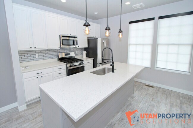 Building Photo - 5348 W South Jordan Pky