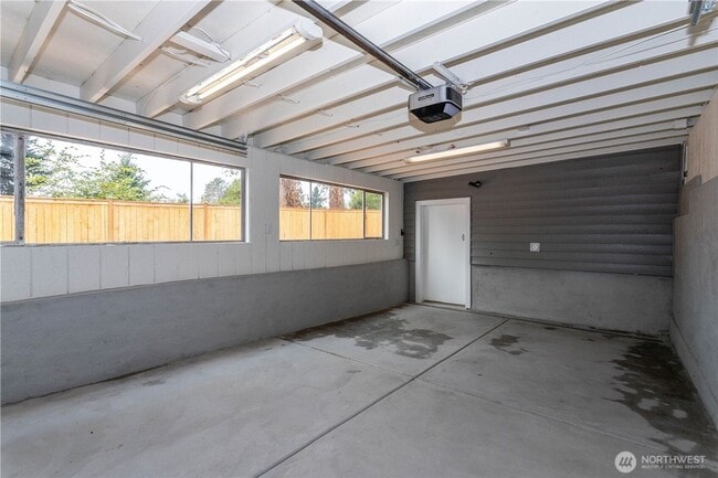 Building Photo - Beautifully Renovated 4-Bedroom Home in Desirable Arbor Heights!