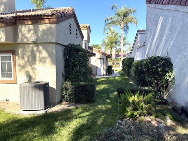 Building Photo - 14349 El Contento Ave