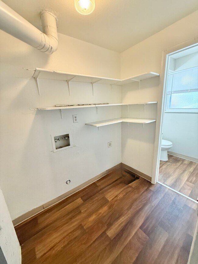 Building Photo - 1209 Delaware Dr