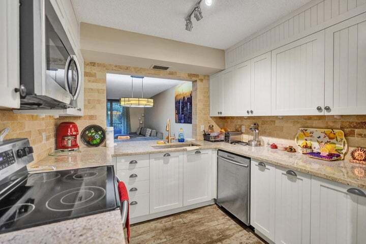 Building Photo - 2070 Homewood Blvd