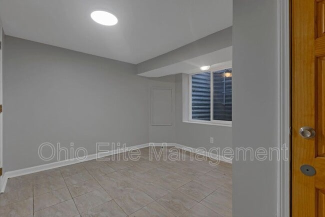 Building Photo - 2023 Sullivant Ave